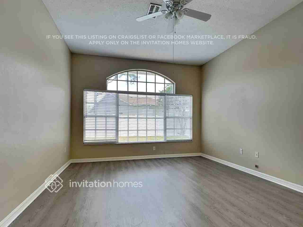 12143 Roseland Dr - Photo 6 of 22
