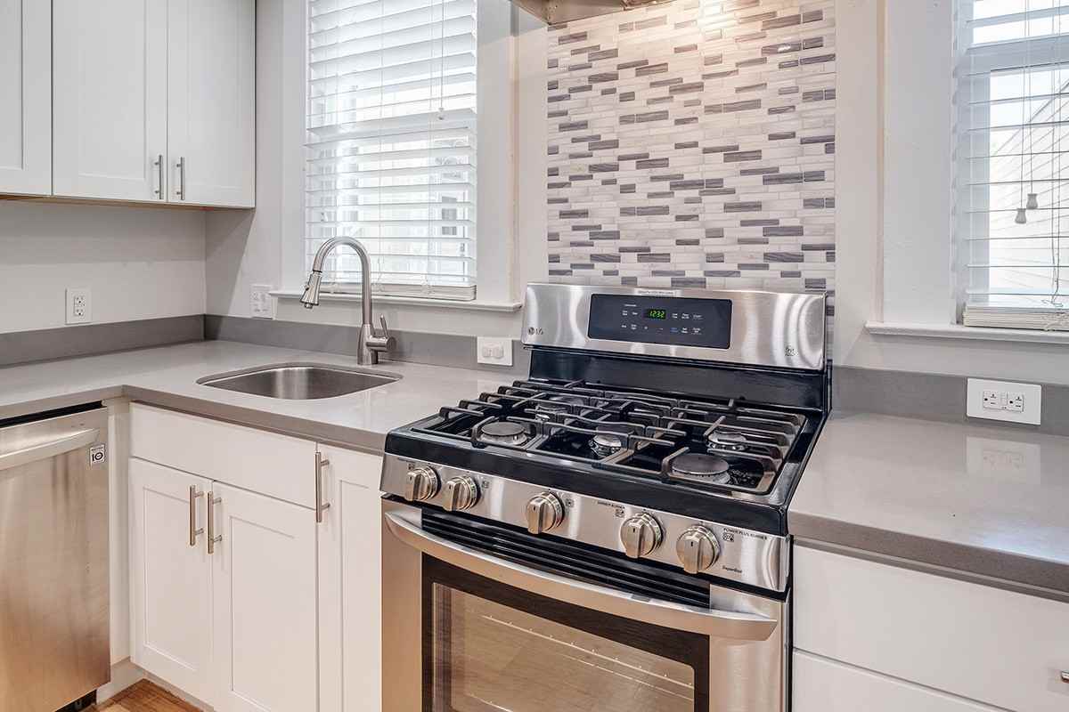 39 Rosemont Pl - Photo 3 of 26