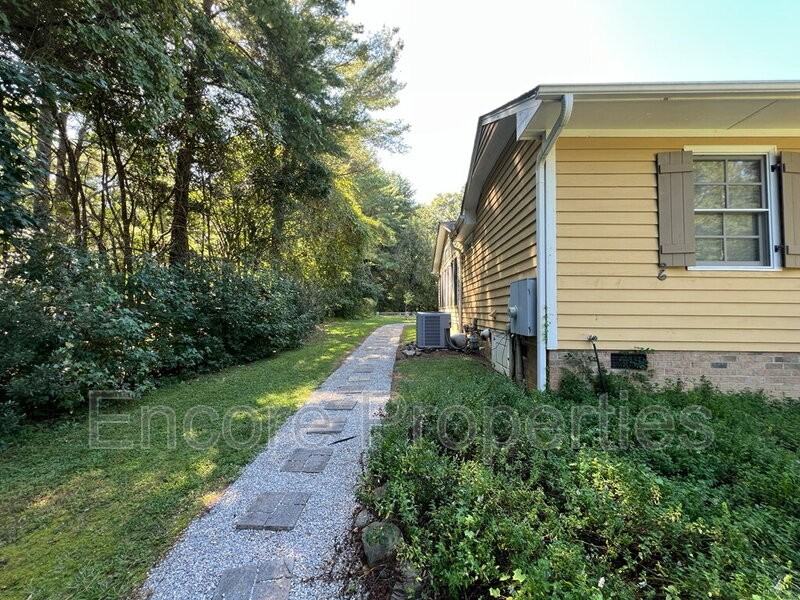 105 Baybrook Ct - Photo 5 of 23