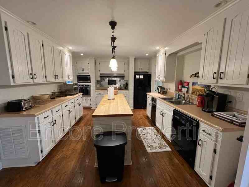 105 Baybrook Ct - Photo 7 of 23