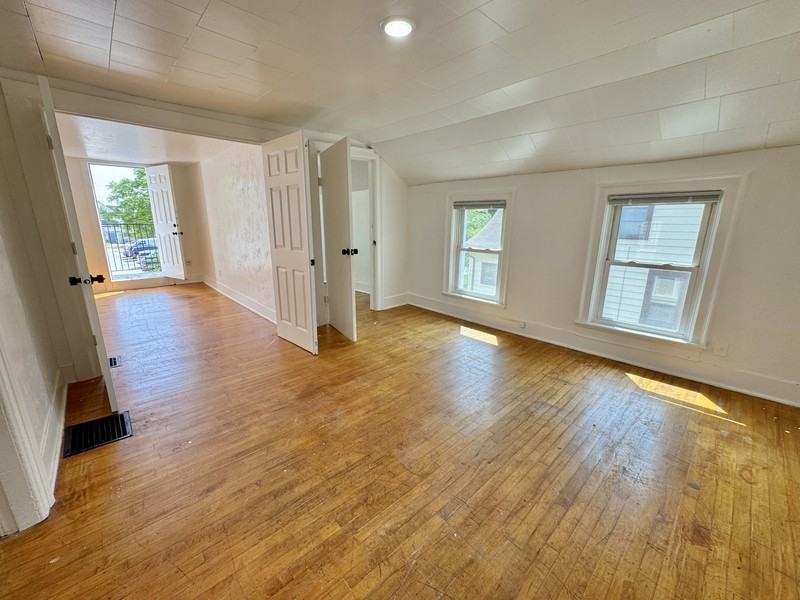 312 S Chestnut Ave - Photo 4 of 16