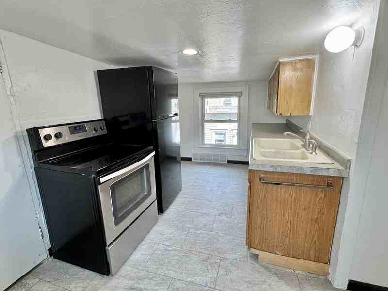 312 S Chestnut Ave - Photo 7 of 16