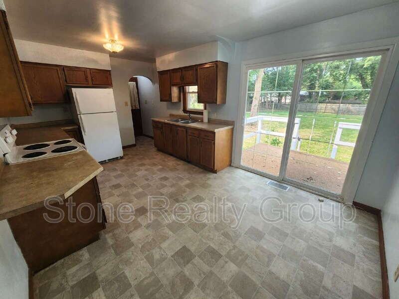 1711 S Brown Ave - Photo 2 of 11
