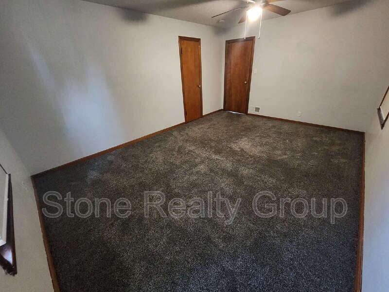 1711 S Brown Ave - Photo 3 of 11