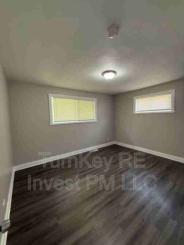 17937 Wildwood Ave - Photo 3 of 8