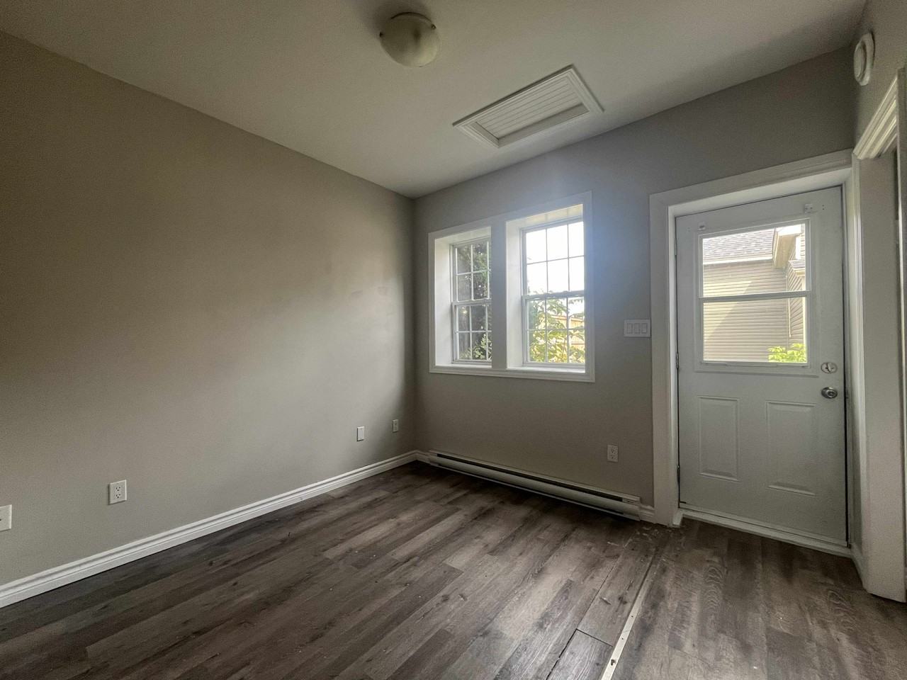 1 00-1 Steadman St #100-1 - Photo 3 of 5