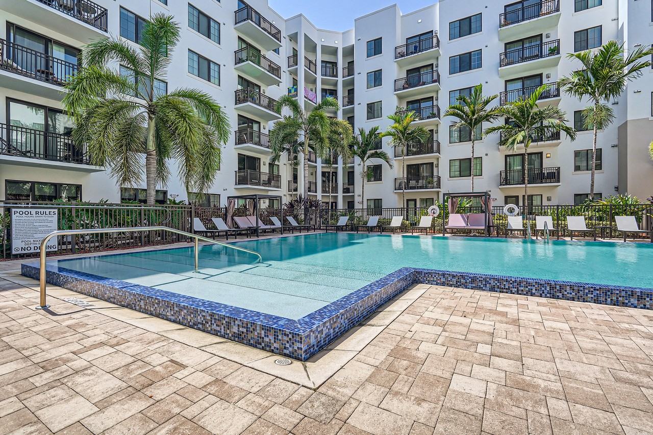 500 Ocean - Photo 2 of 31