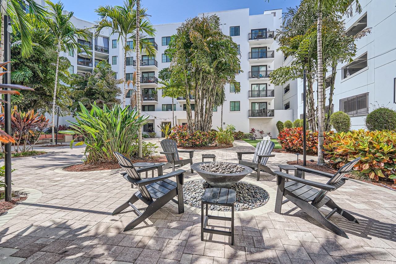 500 Ocean - Photo 5 of 31