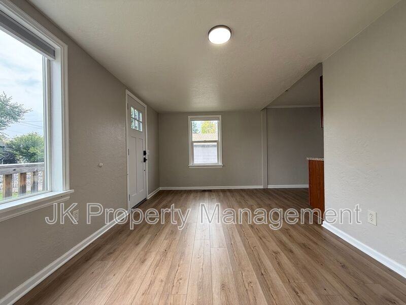 1716 6th St Nw #01 - Photo 5 of 28