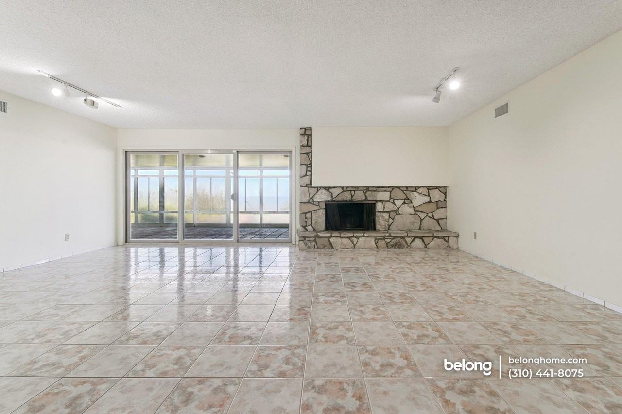 28749 Covecrest Dr - Photo 2 of 17