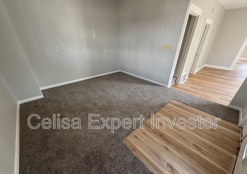706 Davis St - Photo 2 of 11