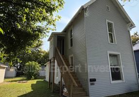 featured image of 733 2nd St #1-2