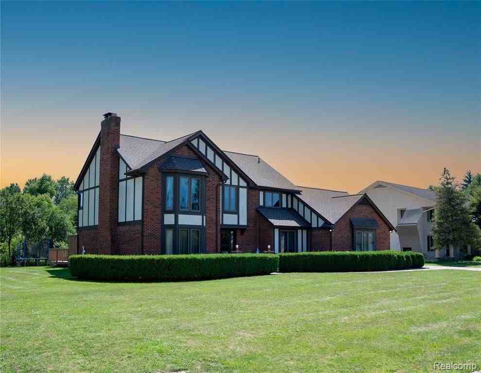 6651 Arlington Dr - Photo 3 of 45