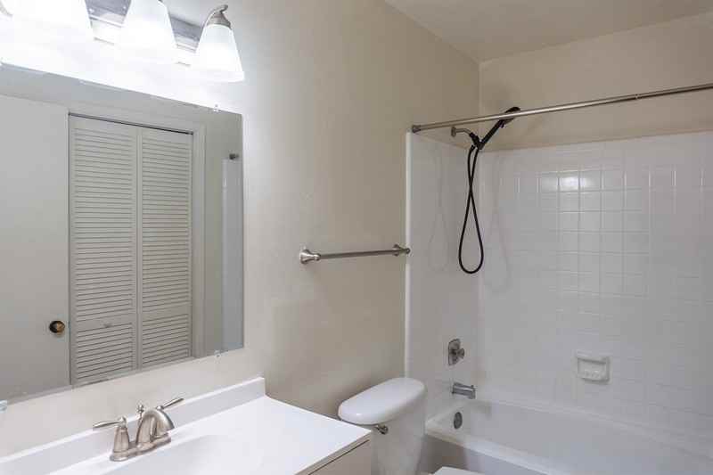 733 Pointe Ct Apt D #Apt D