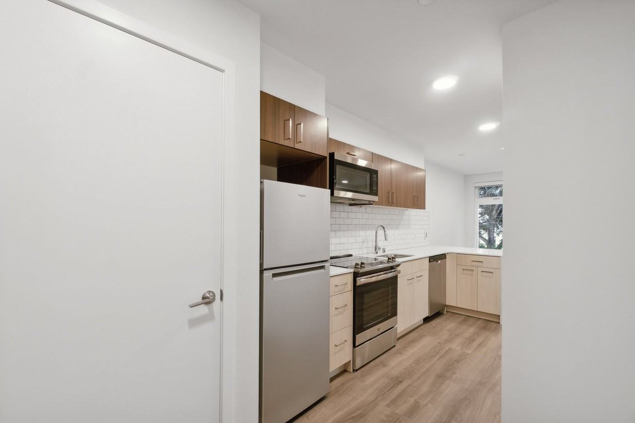 Plaid Apartments - Photo 5 of 8