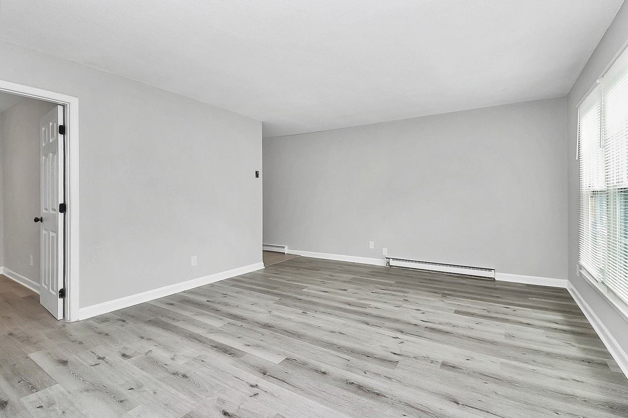 Affordable Updated 1,2,3&4 Bedroom Units!!!! Newly Renovated!!!! Available Now! - Photo 3 of 38