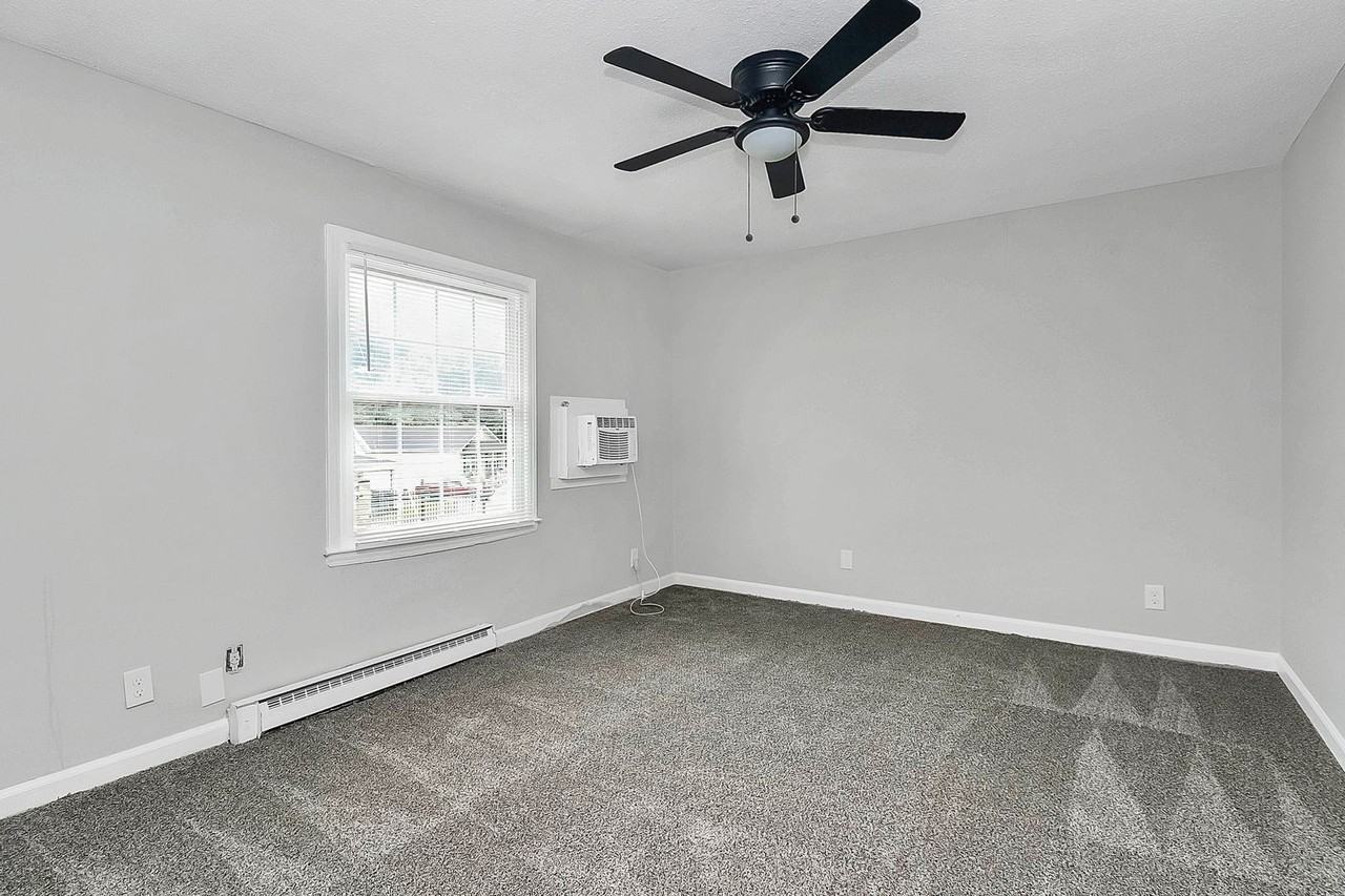 Affordable Updated 1,2,3&4 Bedroom Units!!!! Newly Renovated!!!! Available Now! - Photo 4 of 38