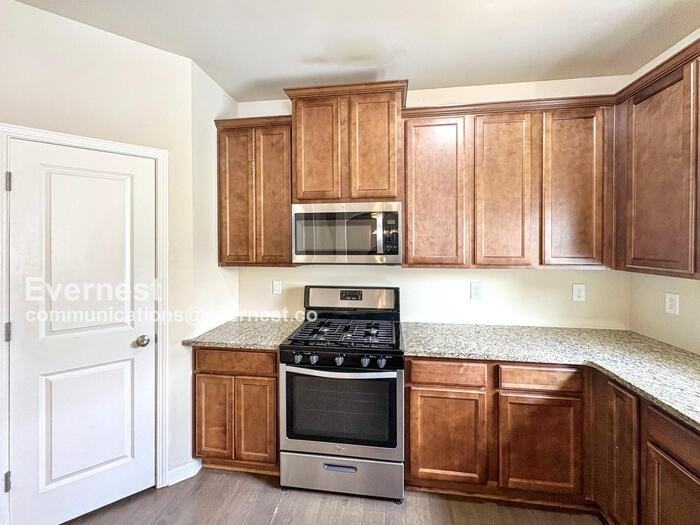 130 Sparkling Spring Trl - Photo 3 of 33