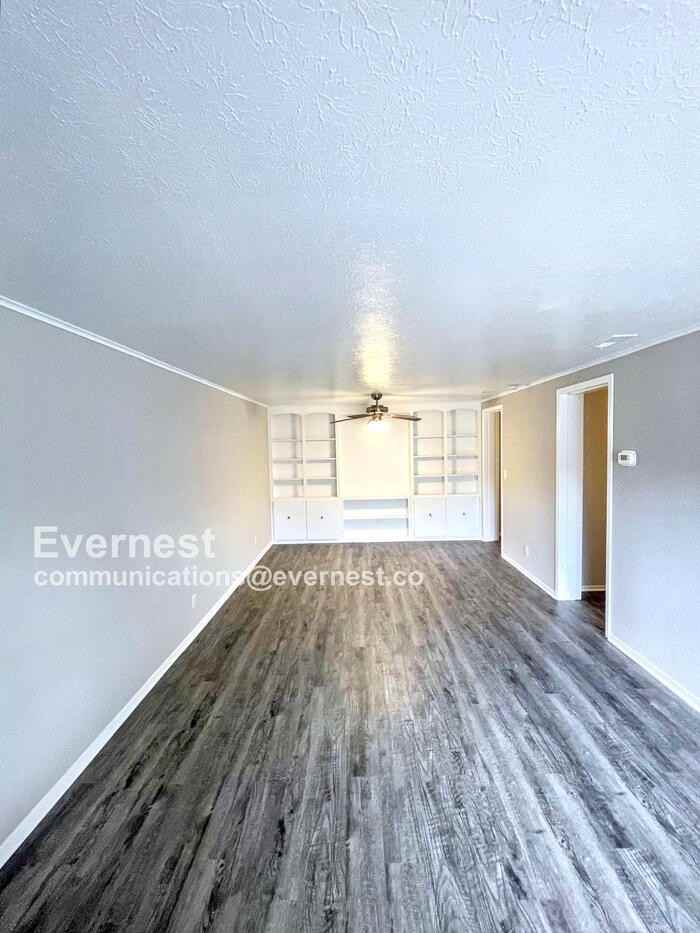 114 Safe Harbor Dr - Photo 3 of 11