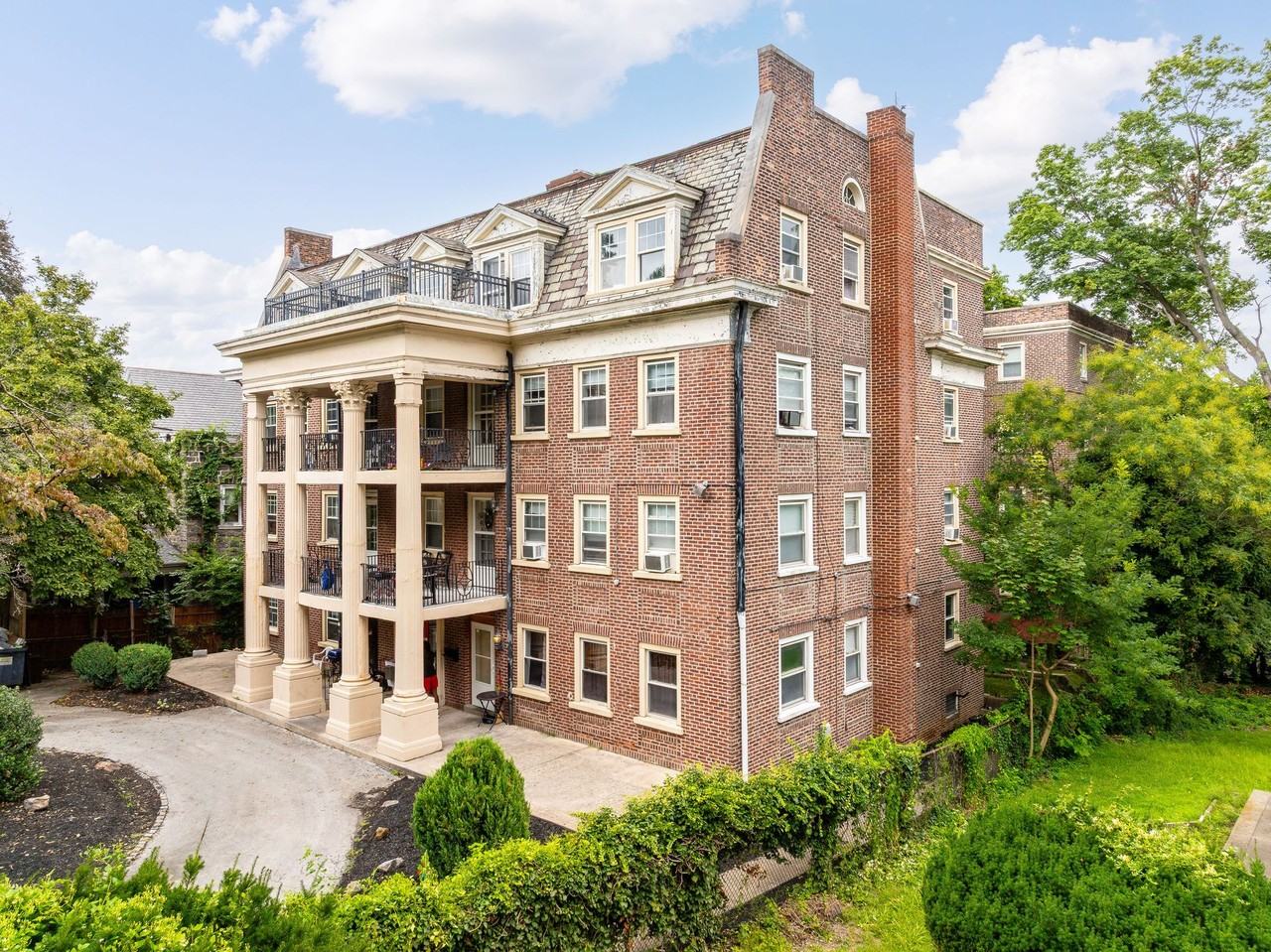 The Lancaster - Photo 4 of 29