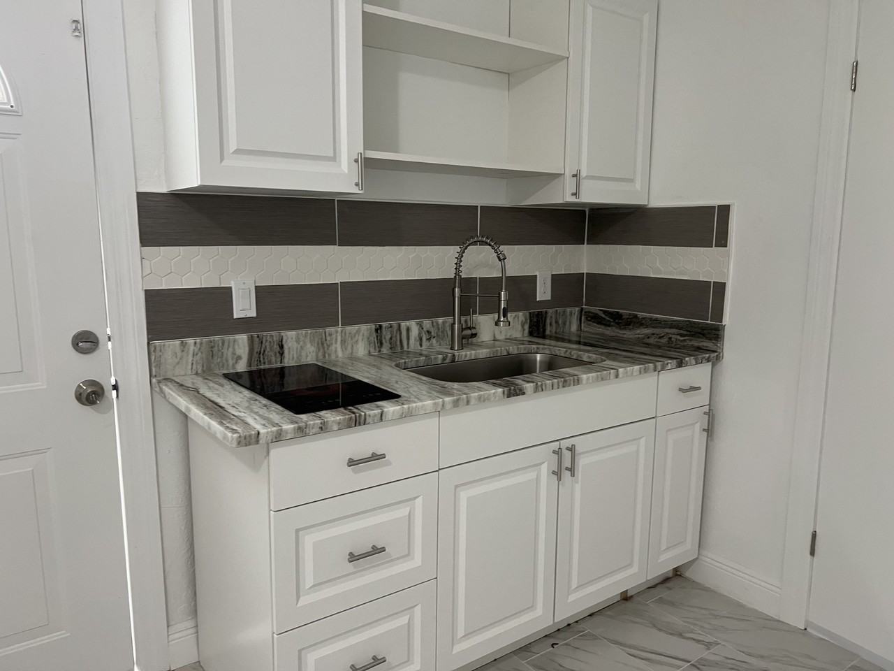 105 20th St Ne #A - Photo 2 of 14