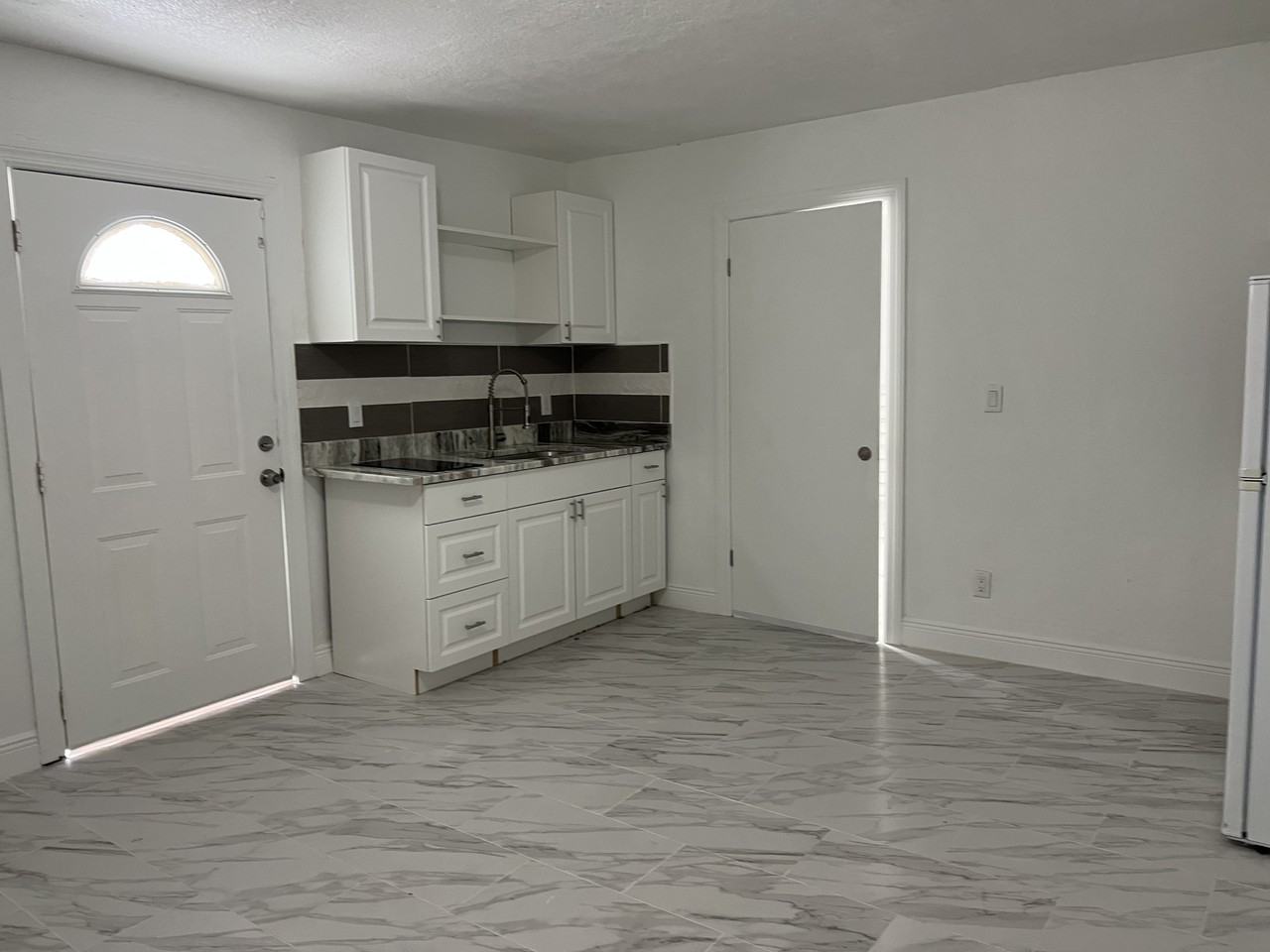105 20th St Ne #A - Photo 3 of 14
