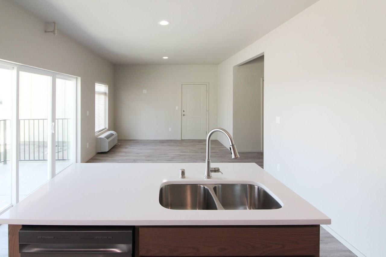 1200 N 8th Ave - Photo 2 of 10