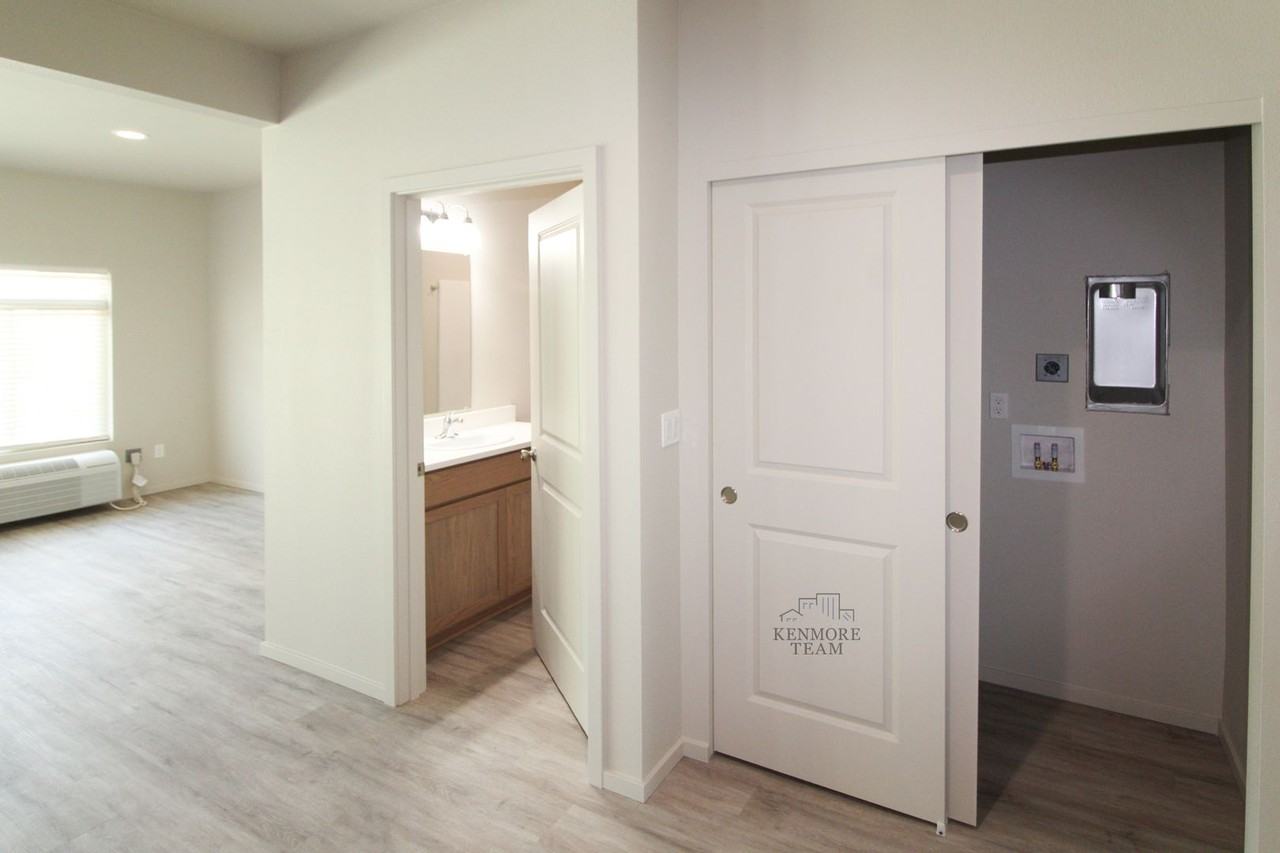 1200 N 8th Ave - Photo 5 of 10
