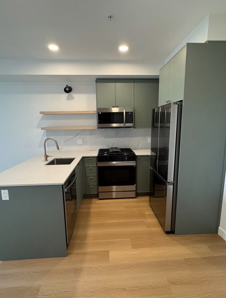 1065 Lougheed Hwy - Photo 2 of 6