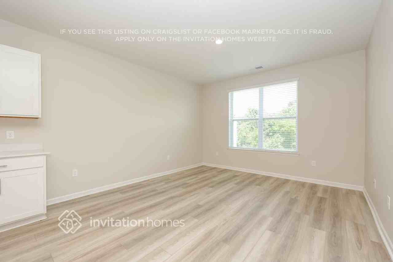 1056 Legacy Court - Photo 5 of 22