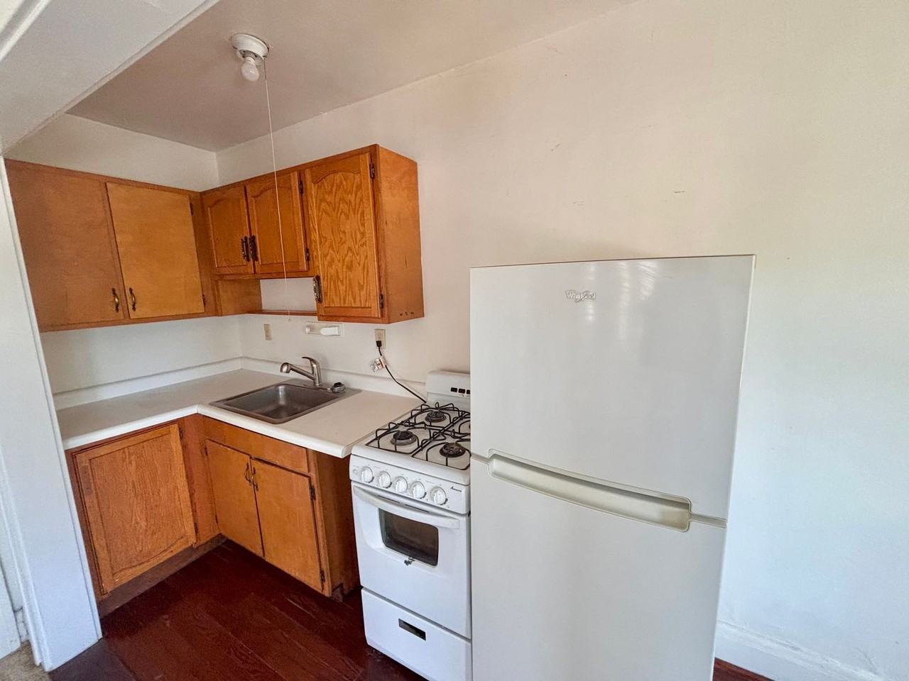 1345 Astor - Photo 4 of 20