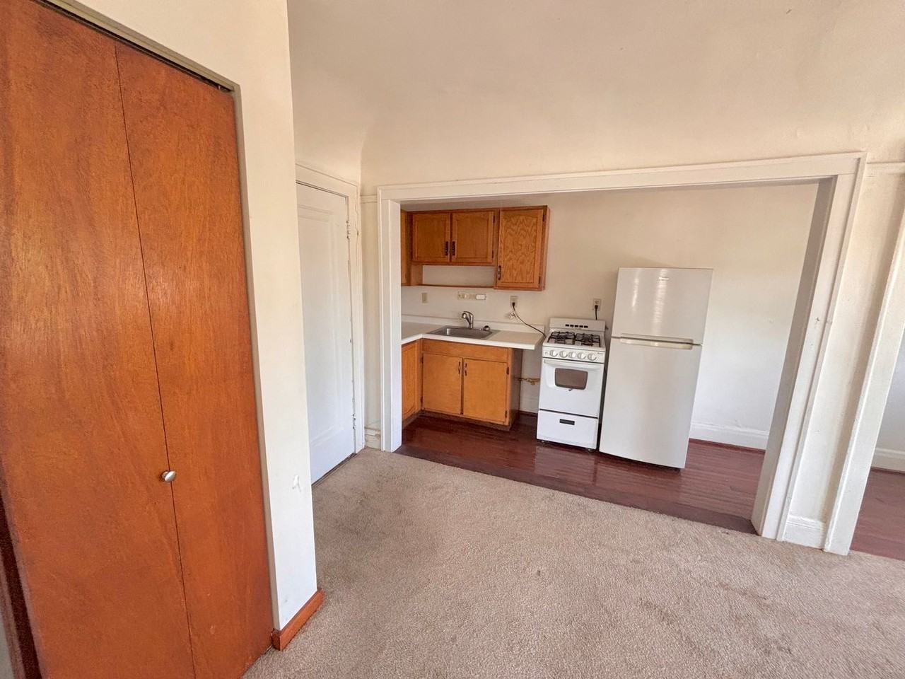 1345 Astor - Photo 5 of 20