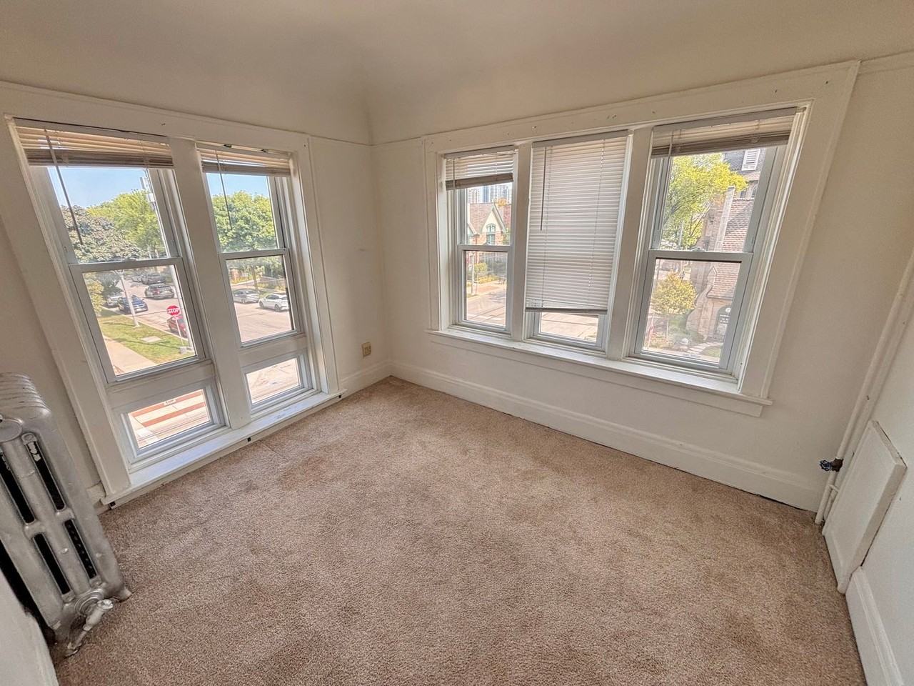 1345 Astor - Photo 6 of 20