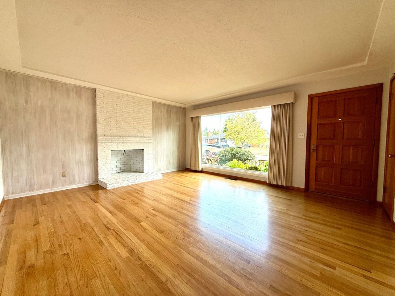 11934 Ne Knott St - Photo 6 of 26