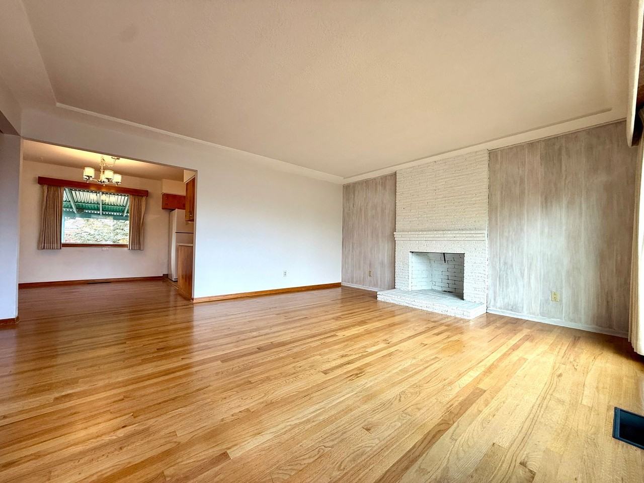 11934 Ne Knott St - Photo 7 of 26