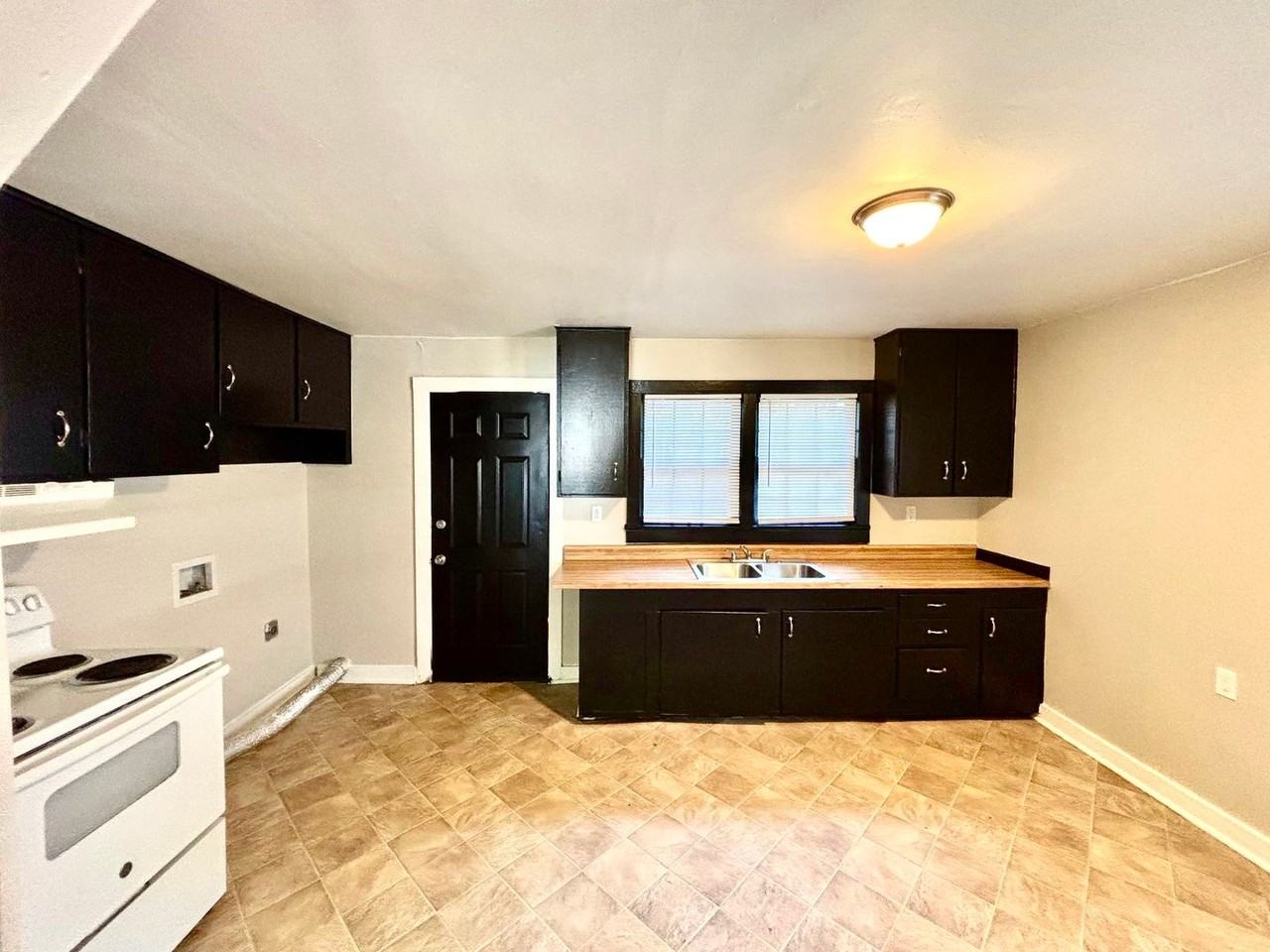 631 Warner Ave - Photo 4 of 14