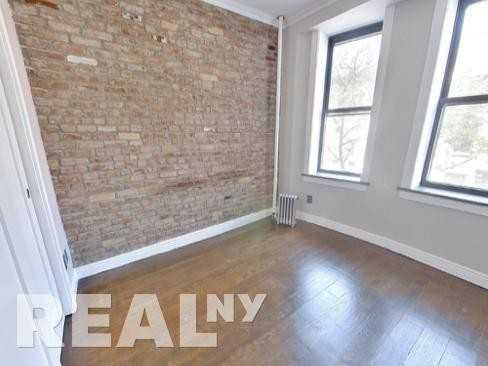 E 18th St #C2 - Photo 3 of 8