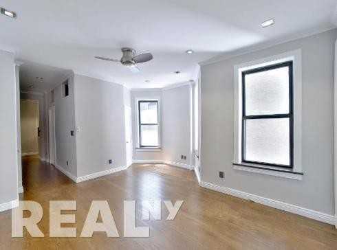 E 18th St #C2 - Photo 7 of 8