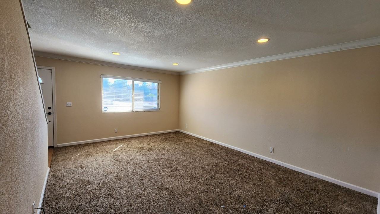 1401 N Broadway - Photo 2 of 8