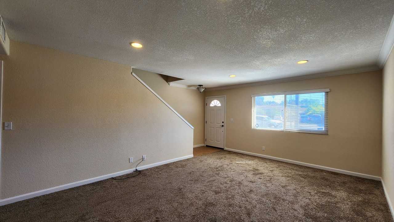 1401 N Broadway - Photo 3 of 8