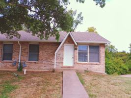 featured image of 1121 S Roseta Ave