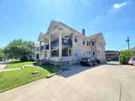 featured image of 420 E 6th St