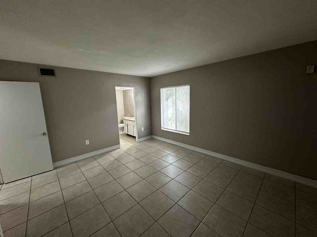 1830 Ford Street #602 - Photo 4 of 7