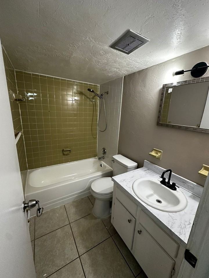 1830 Ford Street #602 - Photo 6 of 7