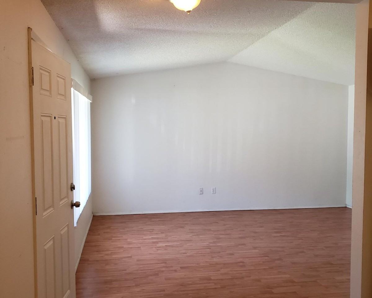 11003 Ne 48th Cir - Photo 2 of 5