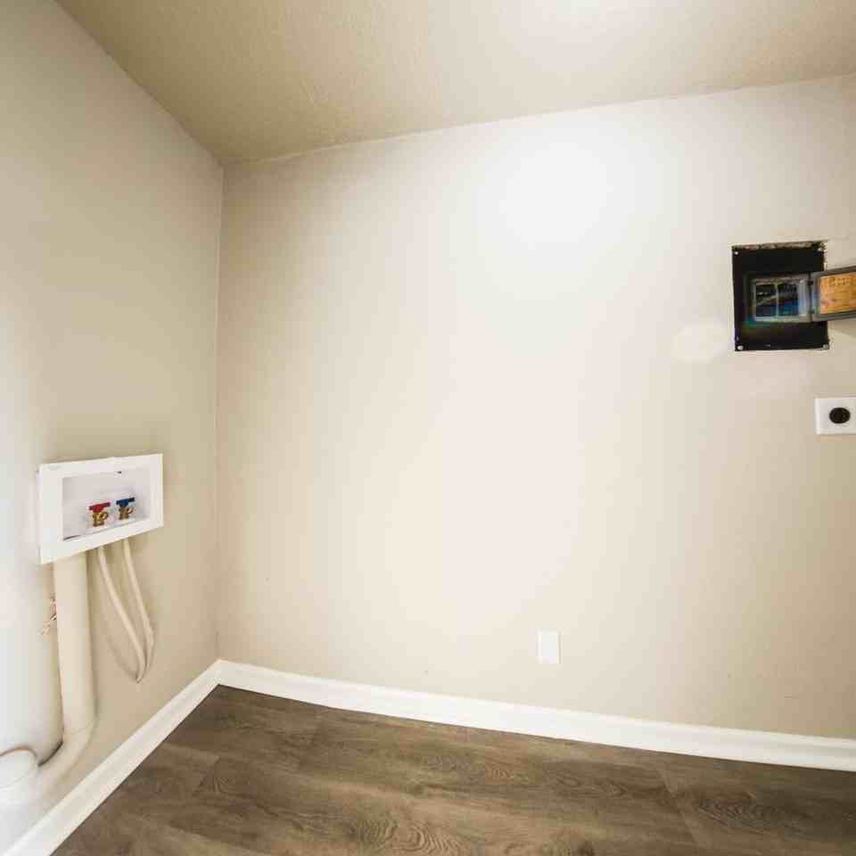 1250 E 27th St - Photo 5 of 21