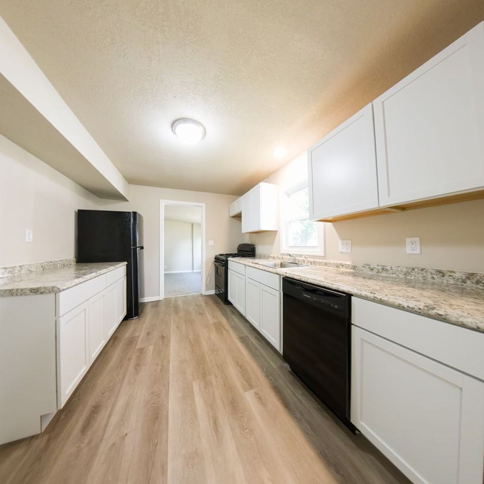 1250 E 27th St - Photo 6 of 21