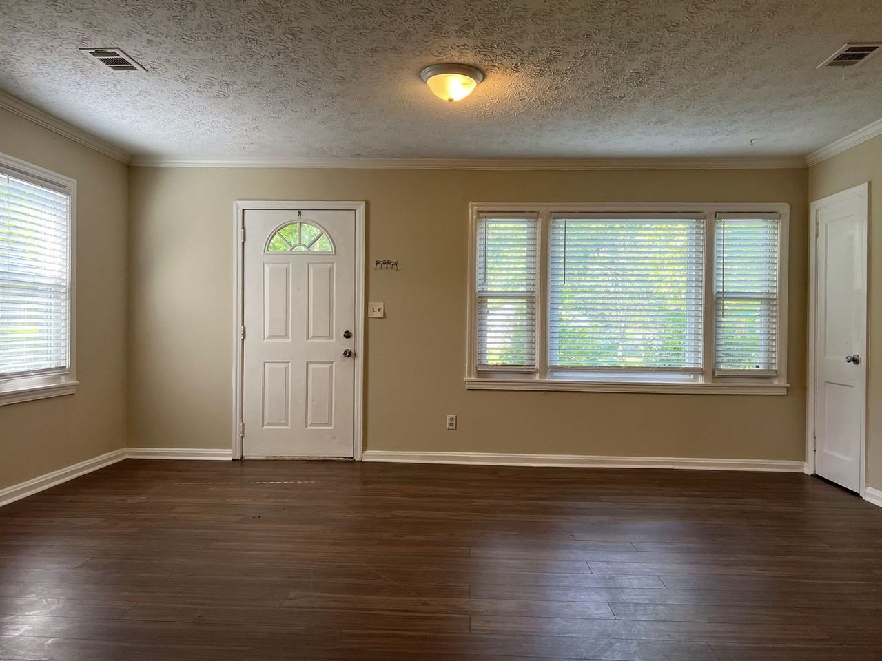 595 San Fernando Dr Se - Photo 2 of 14