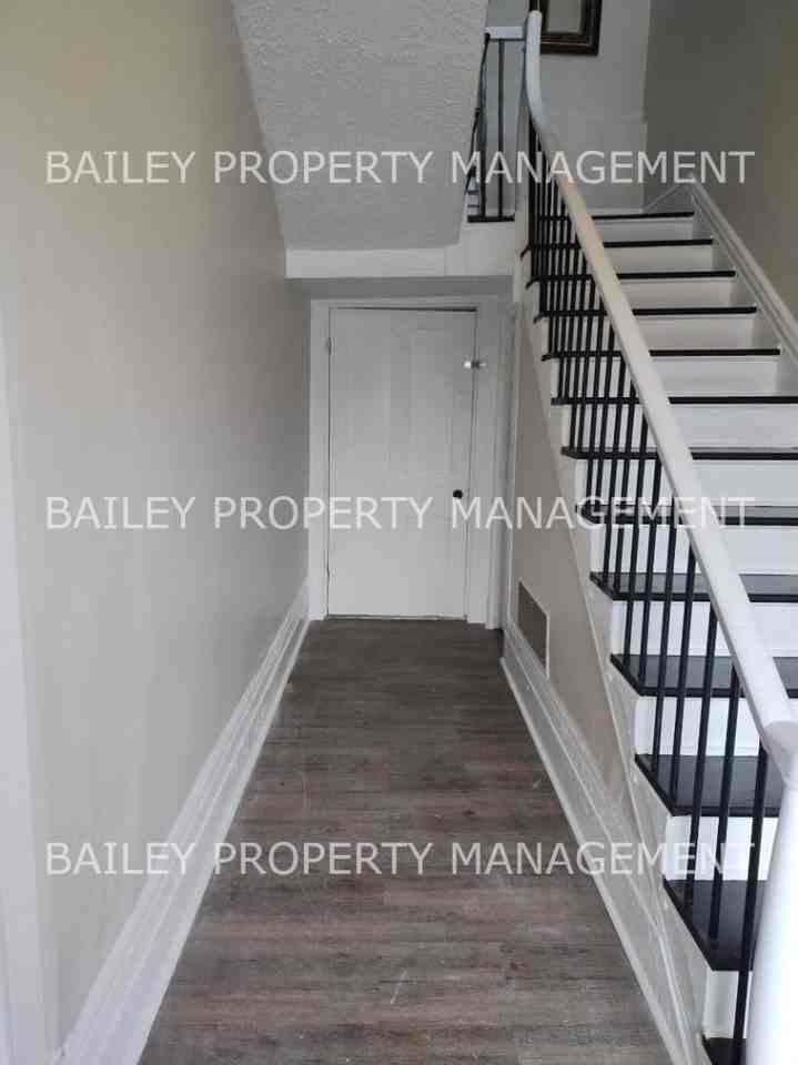 606 Main St - Photo 2 of 9