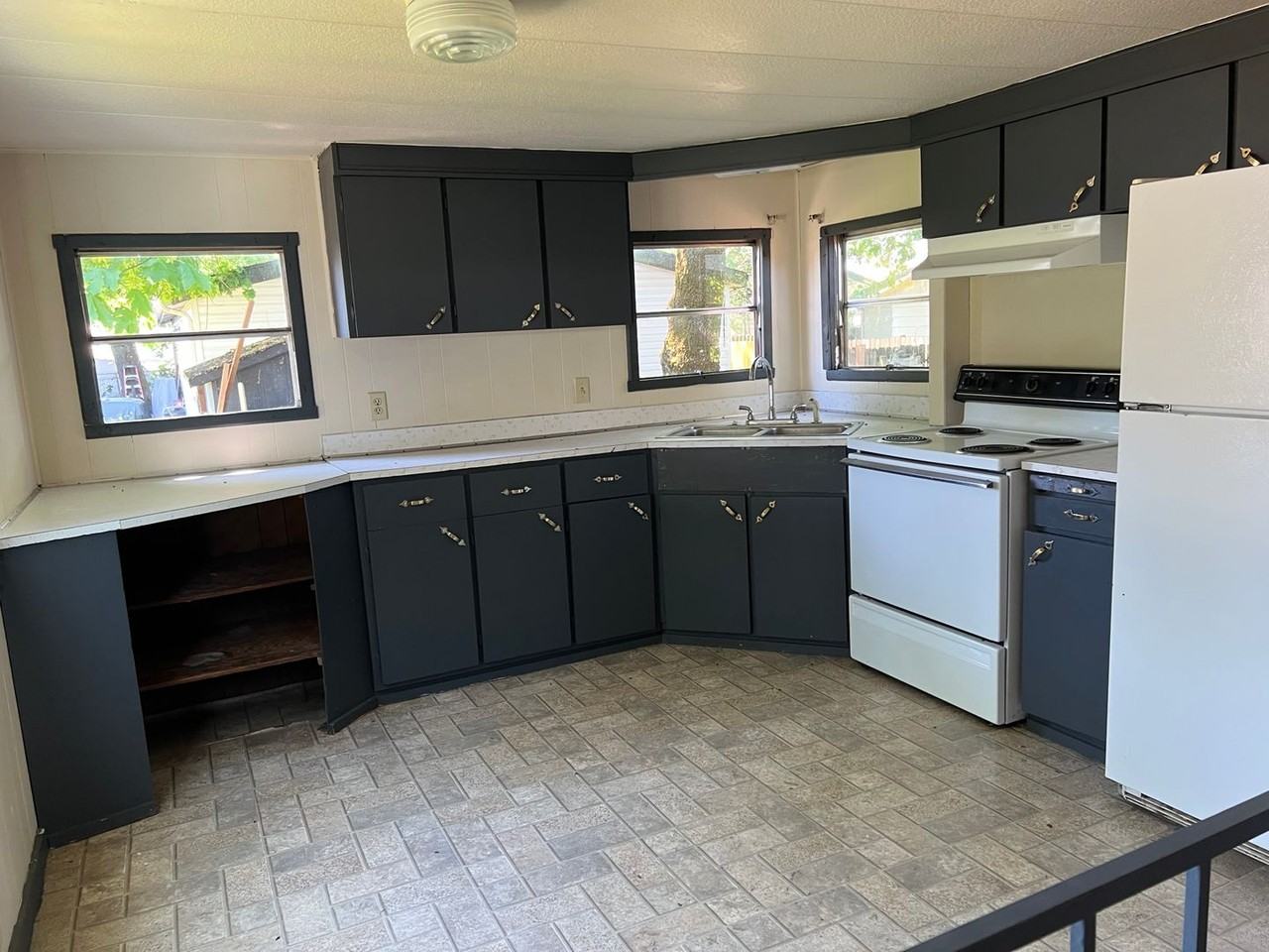 1406 34th St - Photo 5 of 6